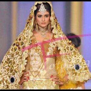 Selling my Indian / Pakistani bridal lehenga